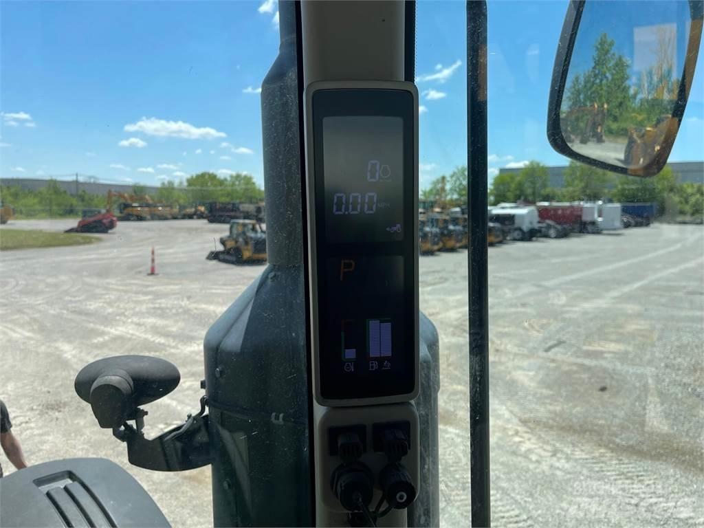 John Deere 8320R トラクター