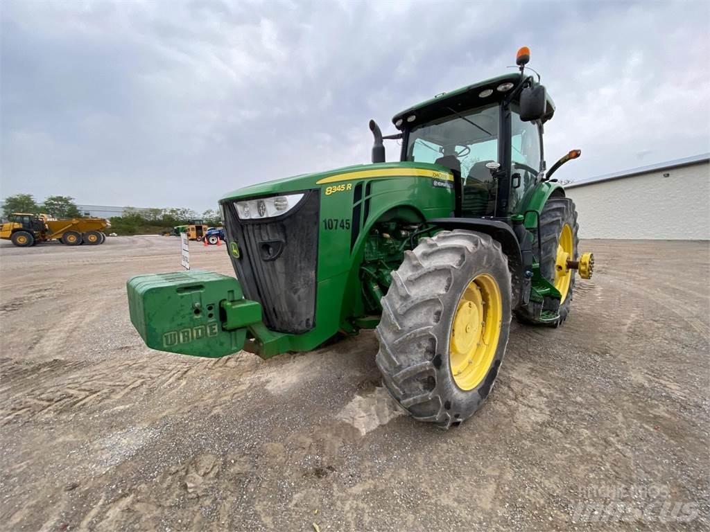 John Deere 8345R トラクター