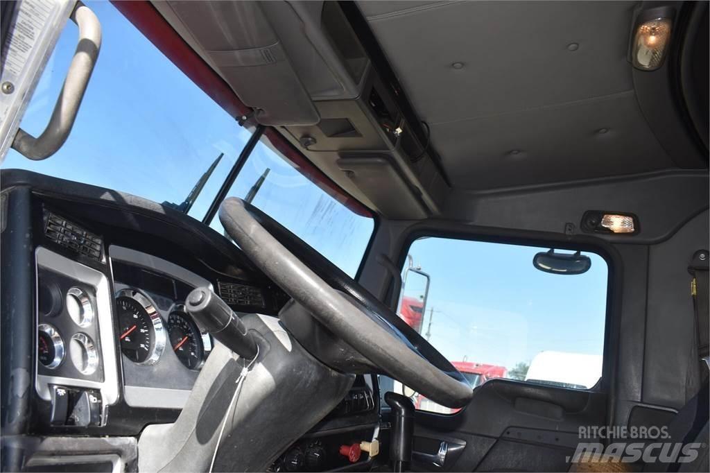 Kenworth T800 クレーントラック、ユニック車
