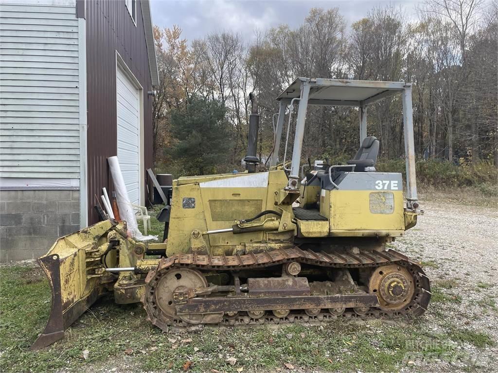 Komatsu D37E-5 ブルドーザー