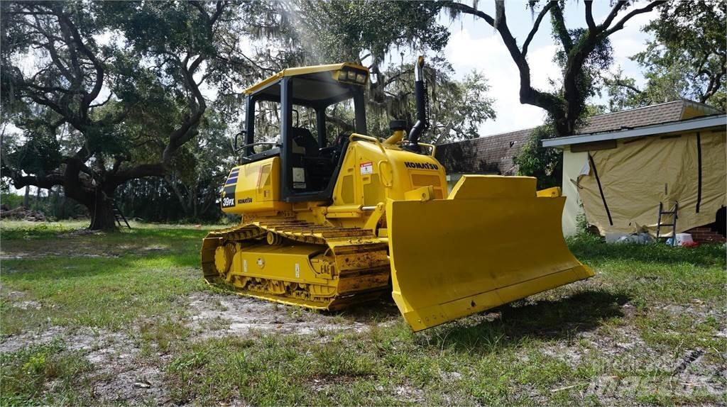 Komatsu D39PX-24 ブルドーザー