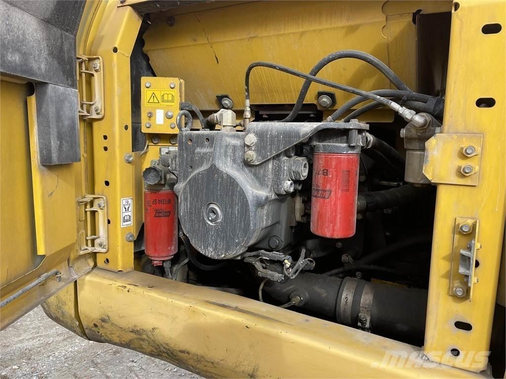 Komatsu PC210 LC-8 大型油圧ショベル12t以上（パワーショベル・ユンボ）