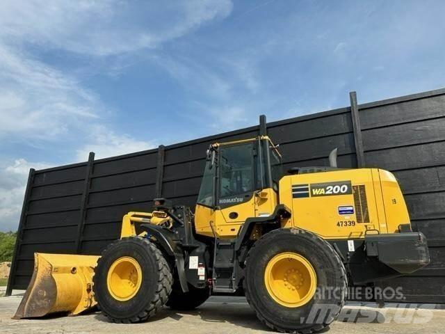 Komatsu WA200-8 ホイールローダー・タイヤショベル