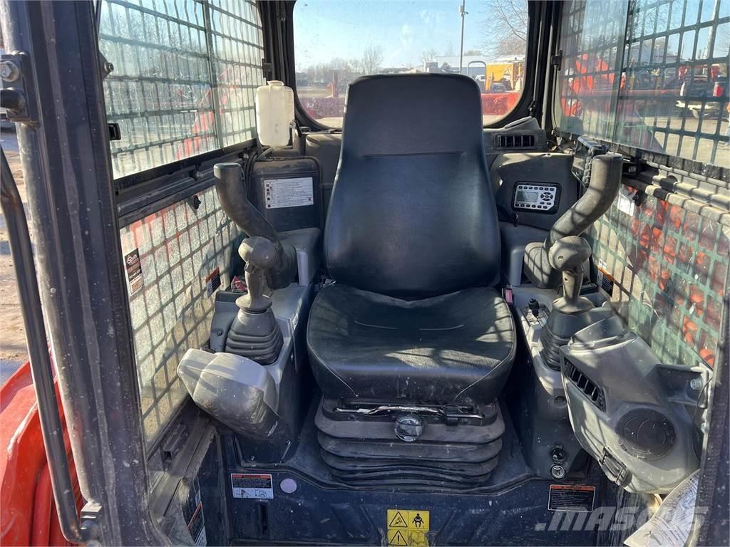 Kubota SVL75-2 スキッドステアローダー