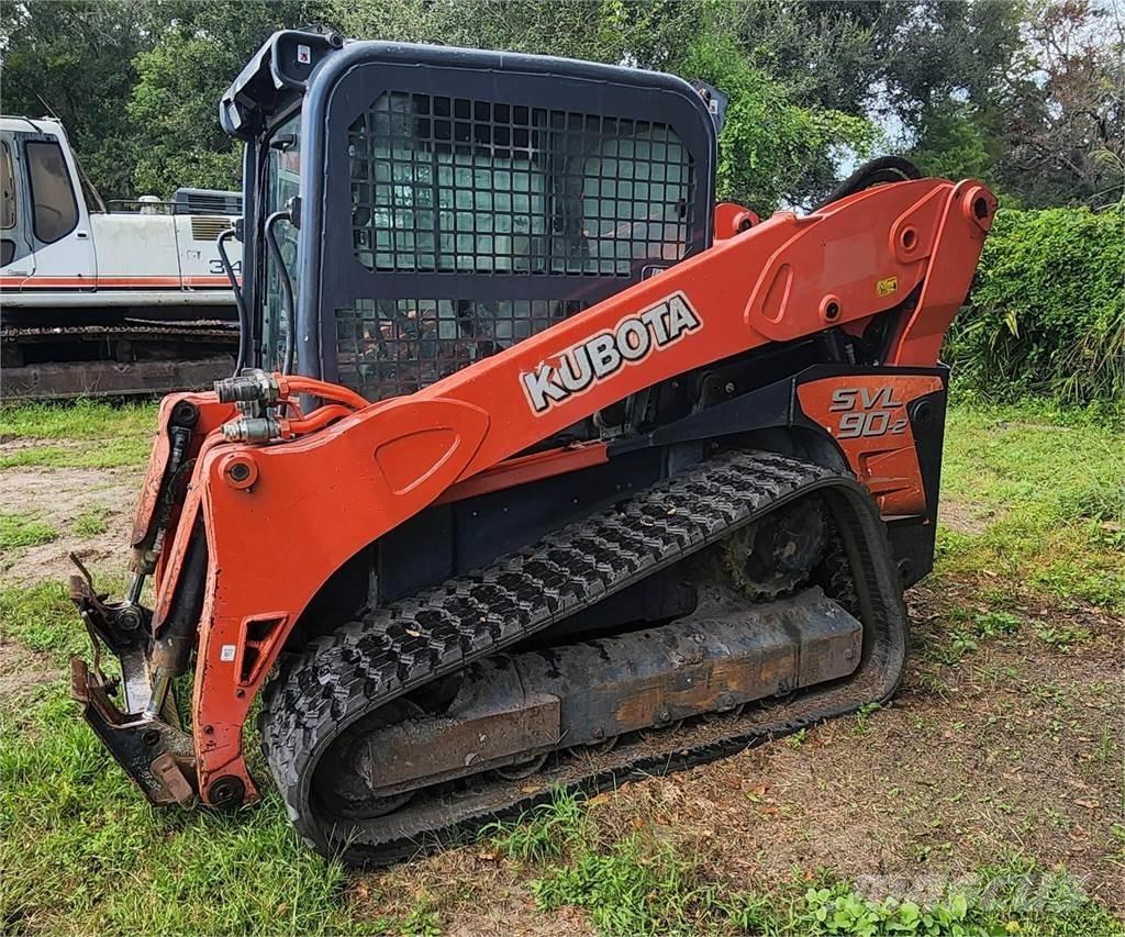Kubota SVL90-2 スキッドステアローダー