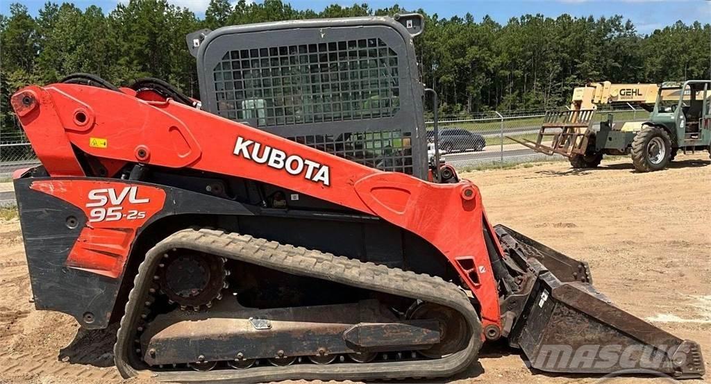 Kubota SVL95-2S スキッドステアローダー