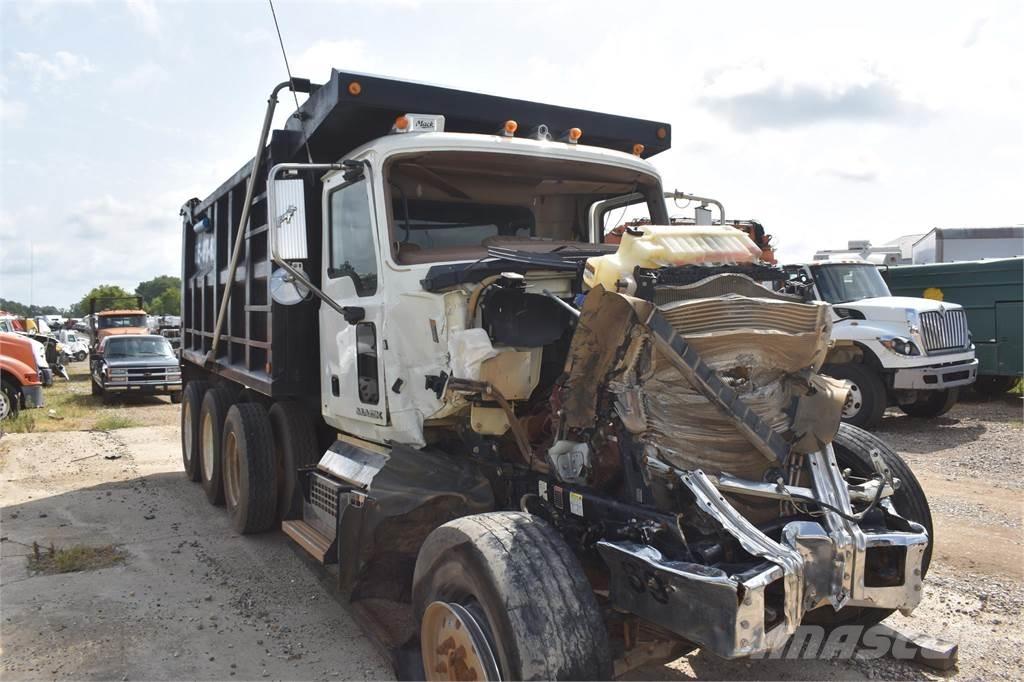 Mack GRANITE GU713 ダンプ