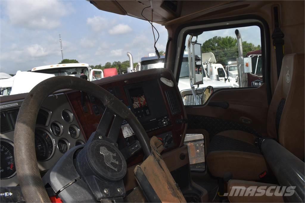 Mack GRANITE GU713 ダンプ