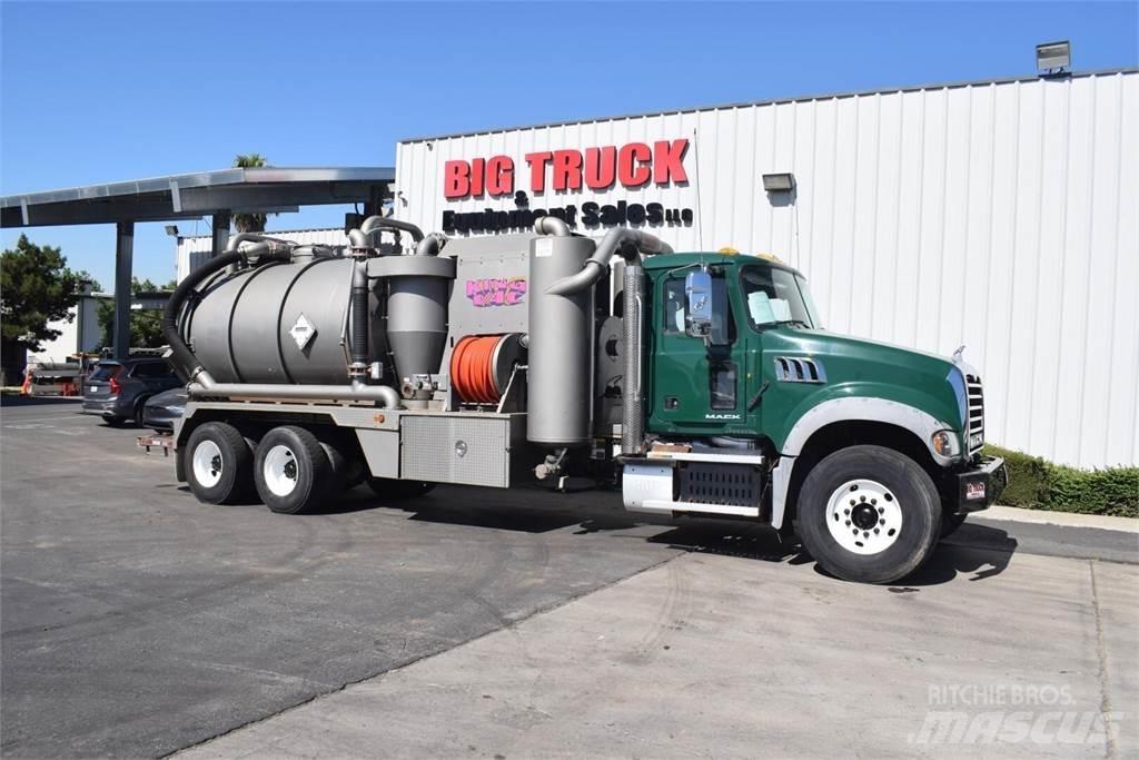 Mack GRANITE GU713 タンカートラック
