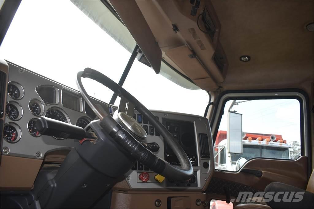 Mack GRANITE GU713 ダンプ