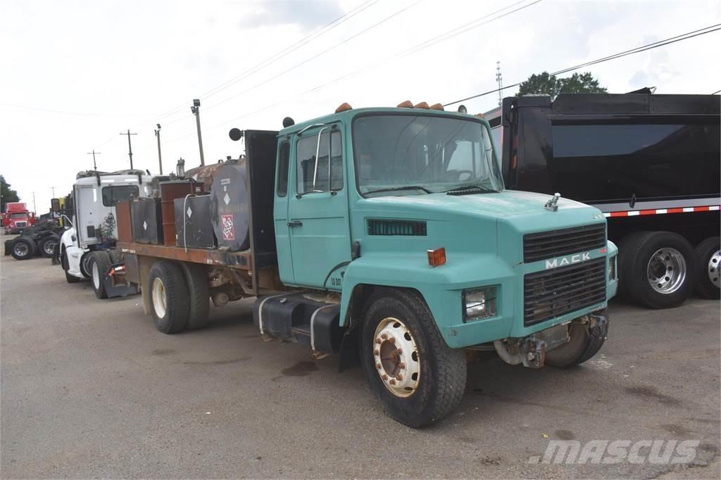 Mack MIDLINER CS200 タンカートラック