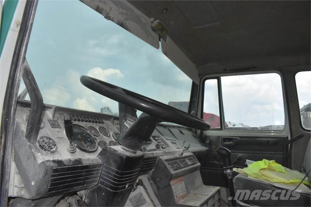 Mack MIDLINER CS200 タンカートラック