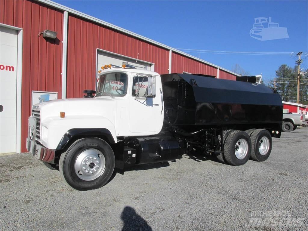 Mack R685S タンカートラック