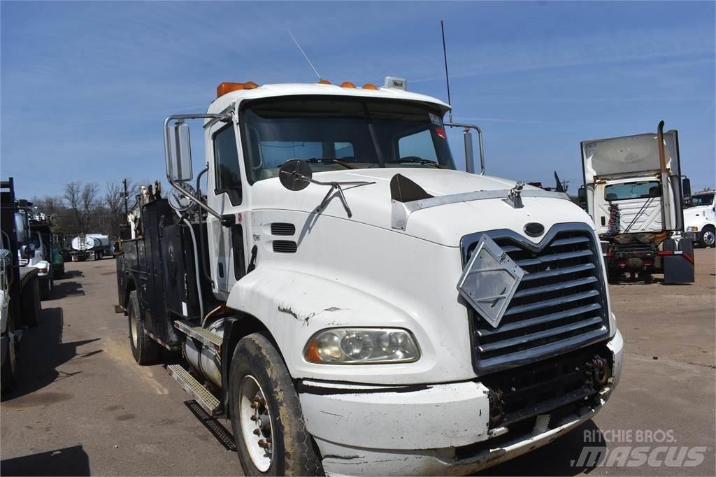 Mack VISION CX612 多目的／汎用車両