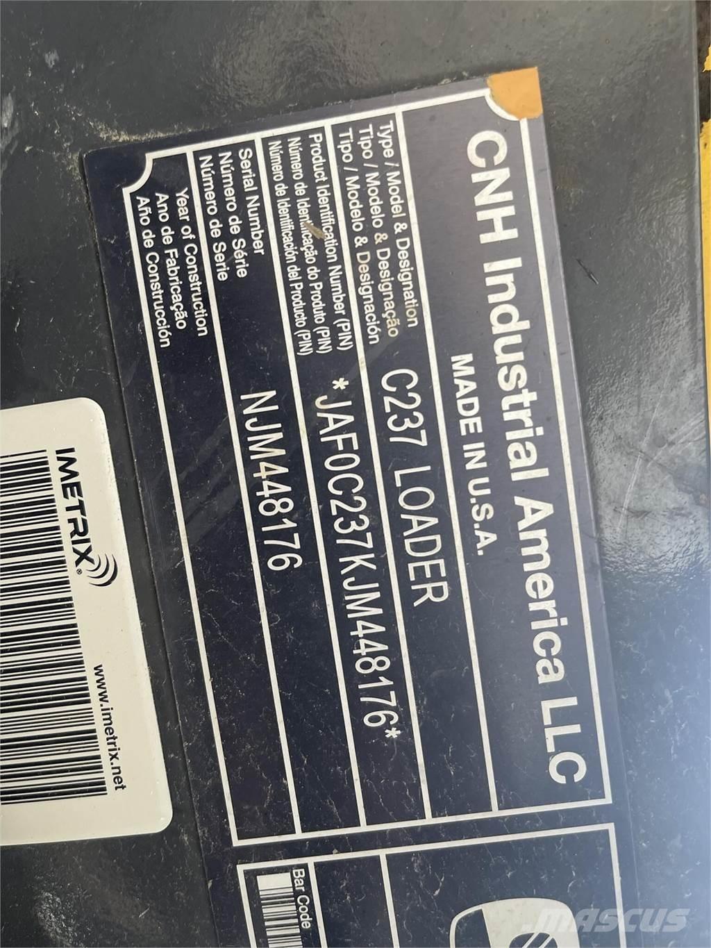 New Holland C237 スキッドステアローダー