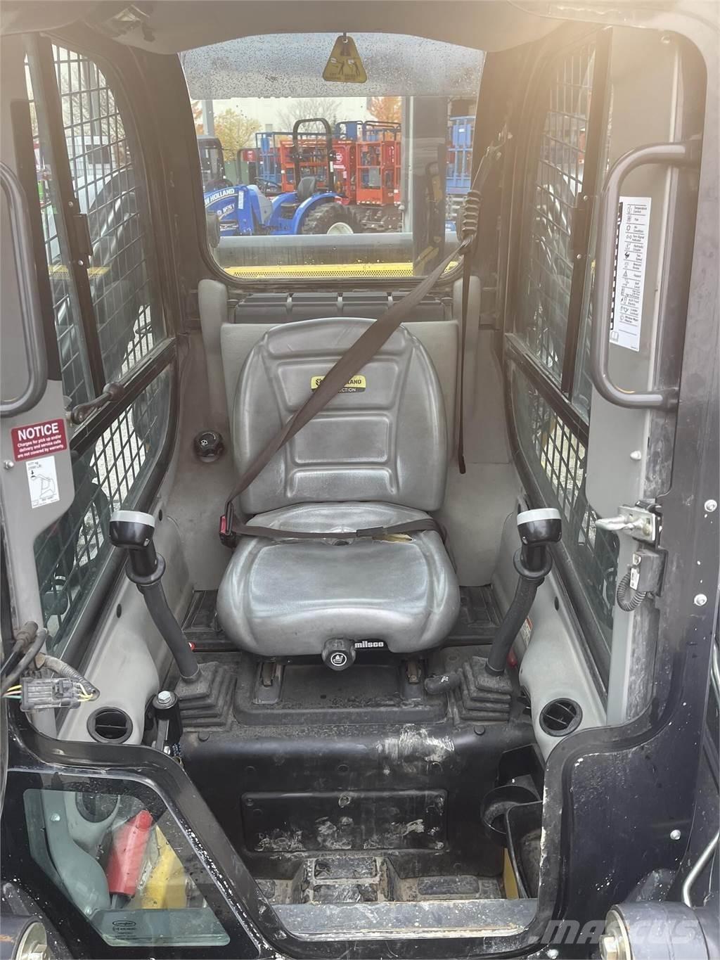 New Holland C237 スキッドステアローダー
