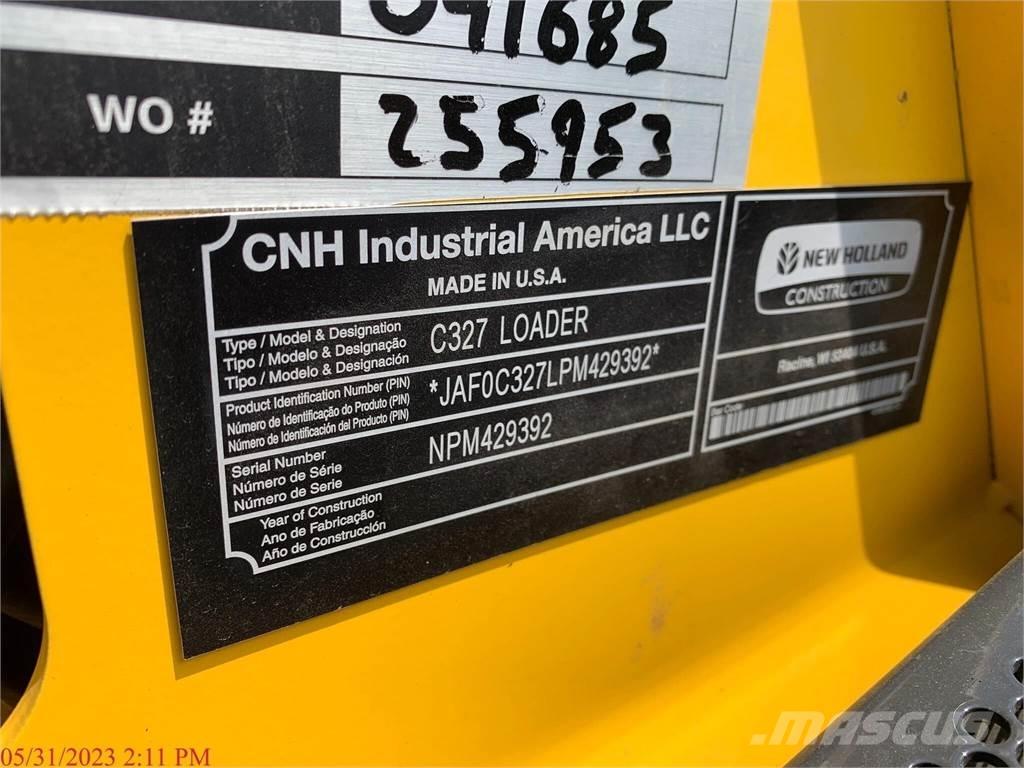 New Holland C327 スキッドステアローダー