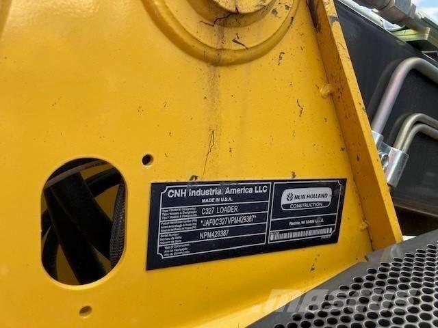 New Holland C327 スキッドステアローダー