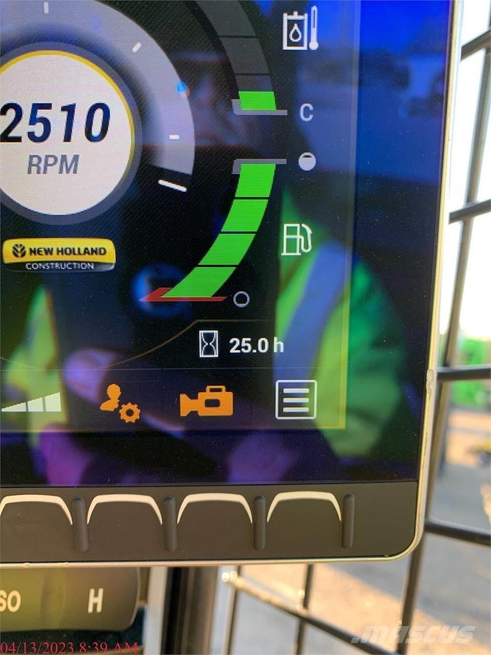 New Holland C332 スキッドステアローダー