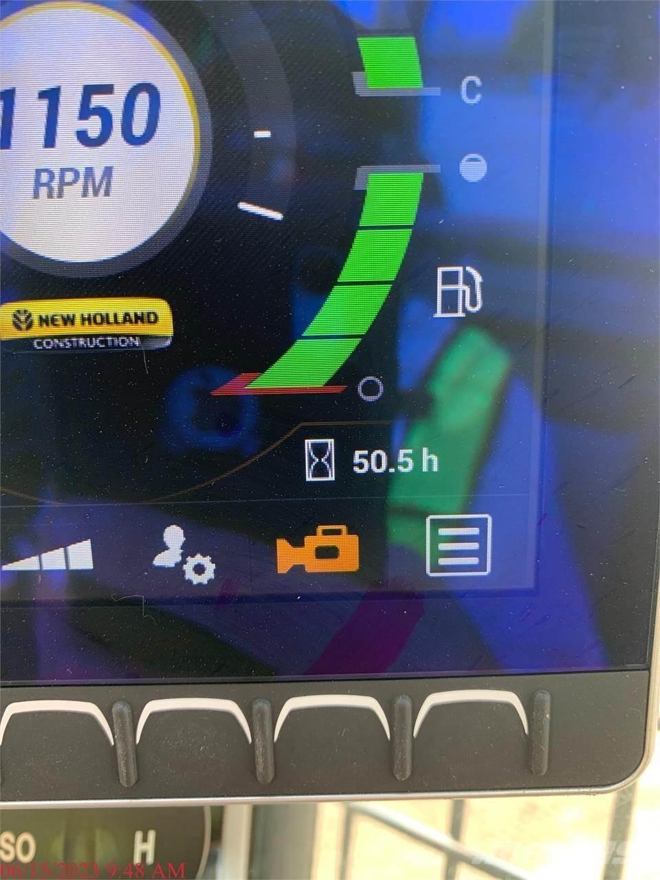 New Holland C332 スキッドステアローダー