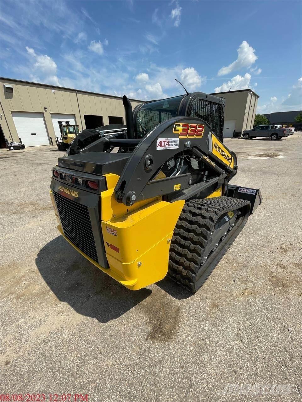 New Holland C332 スキッドステアローダー