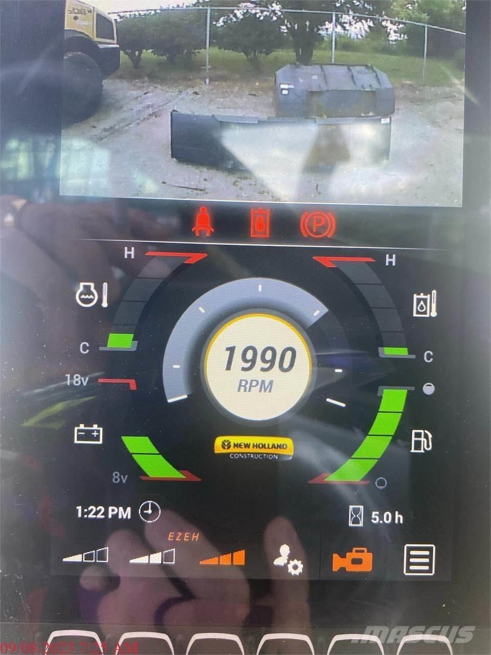 New Holland C332 スキッドステアローダー