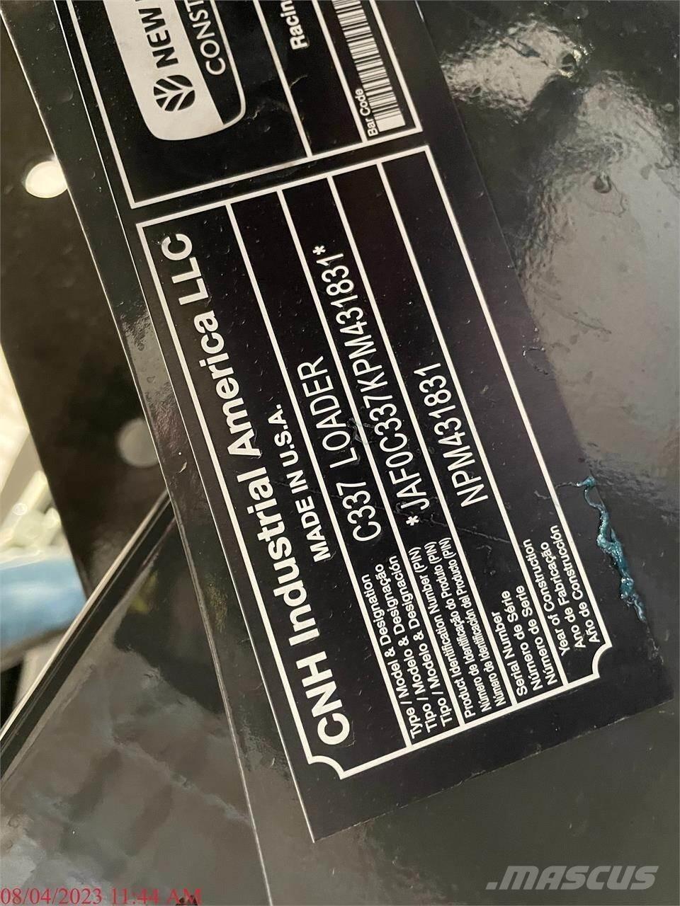 New Holland C337 スキッドステアローダー