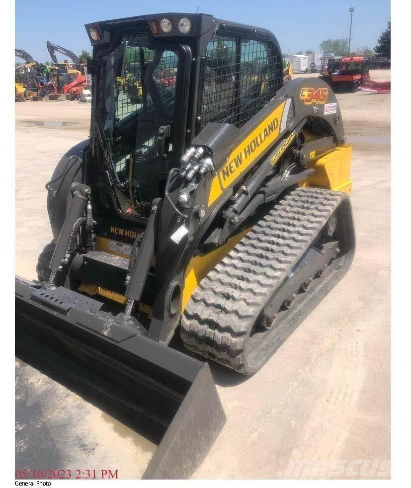 New Holland C345 スキッドステアローダー