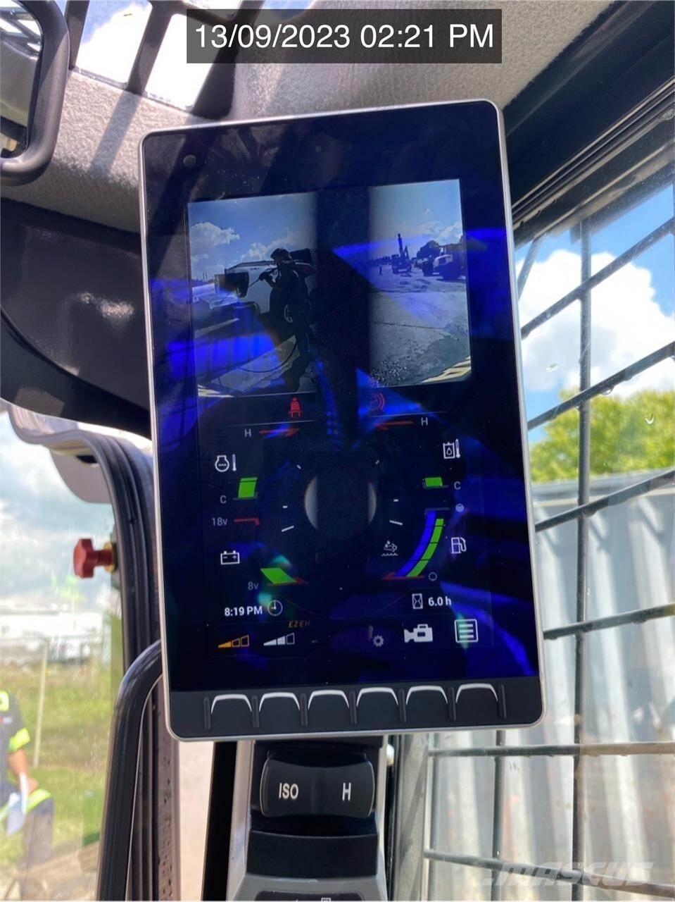New Holland C345 スキッドステアローダー