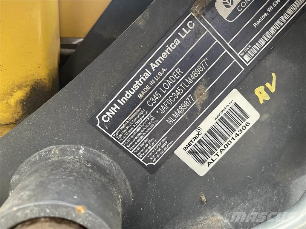 New Holland C345 スキッドステアローダー