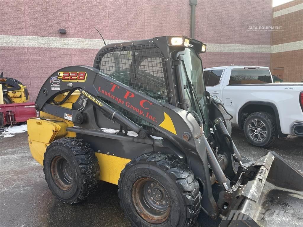 New Holland L228 スキッドステアローダー