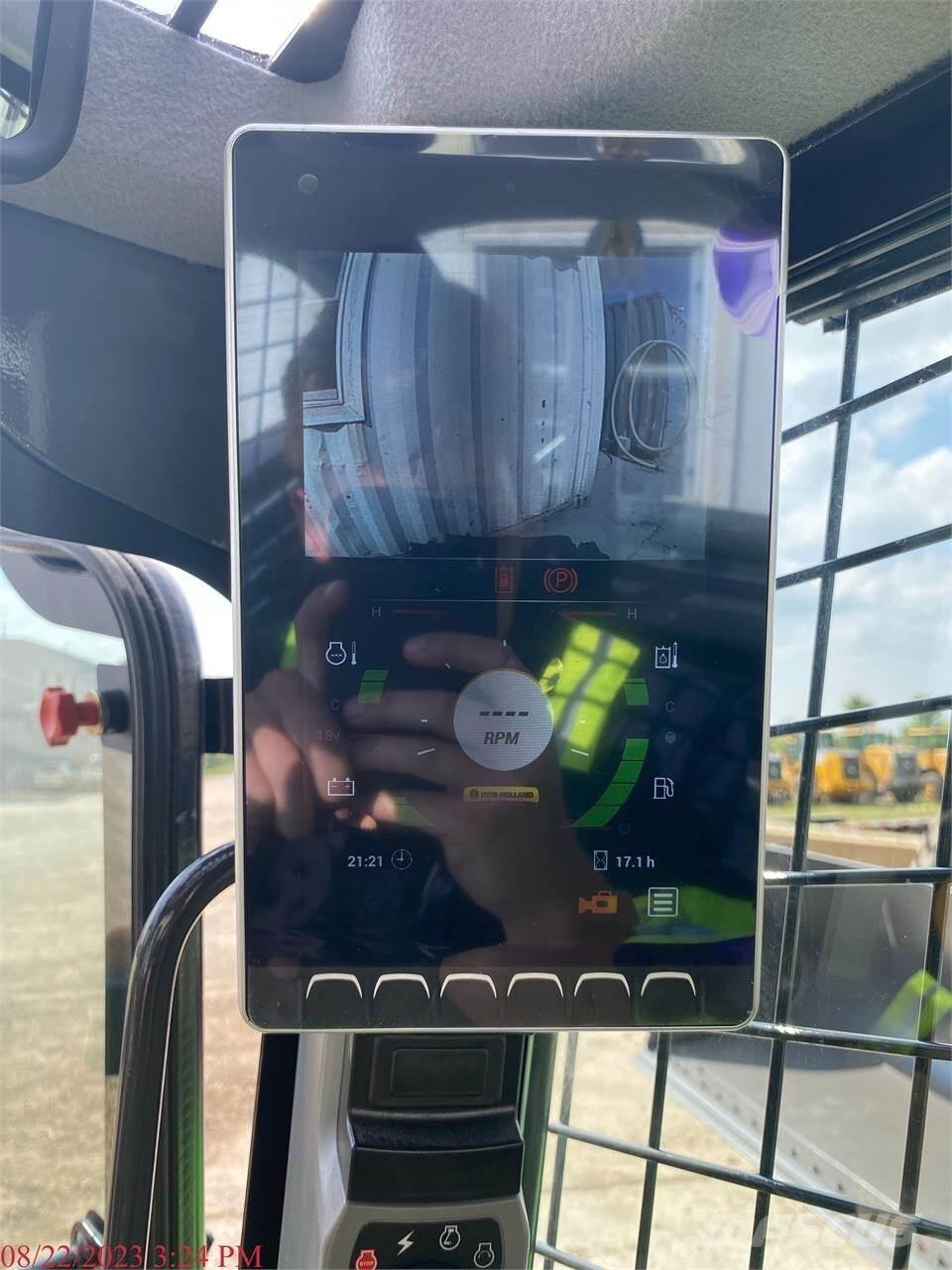 New Holland L328 スキッドステアローダー