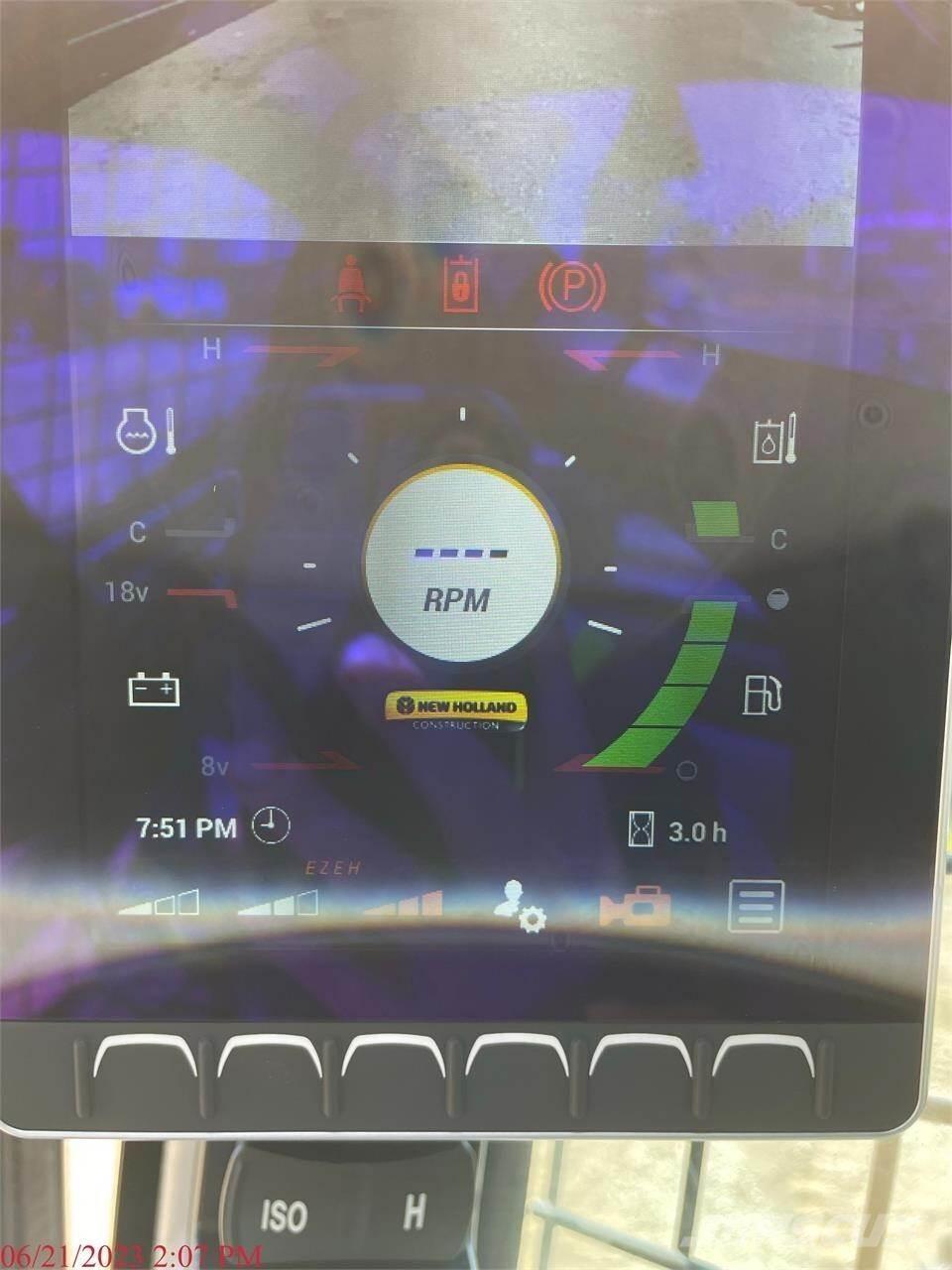 New Holland L328 スキッドステアローダー