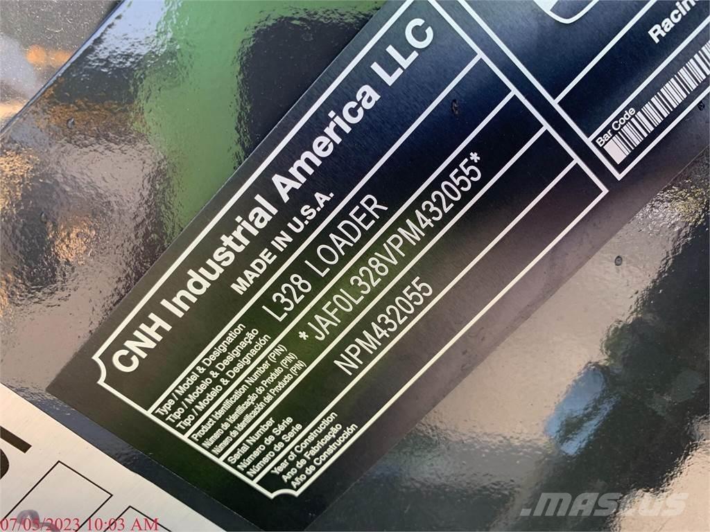New Holland L328 スキッドステアローダー