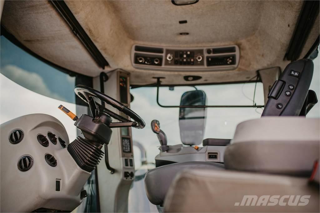 New Holland T9.645 トラクター