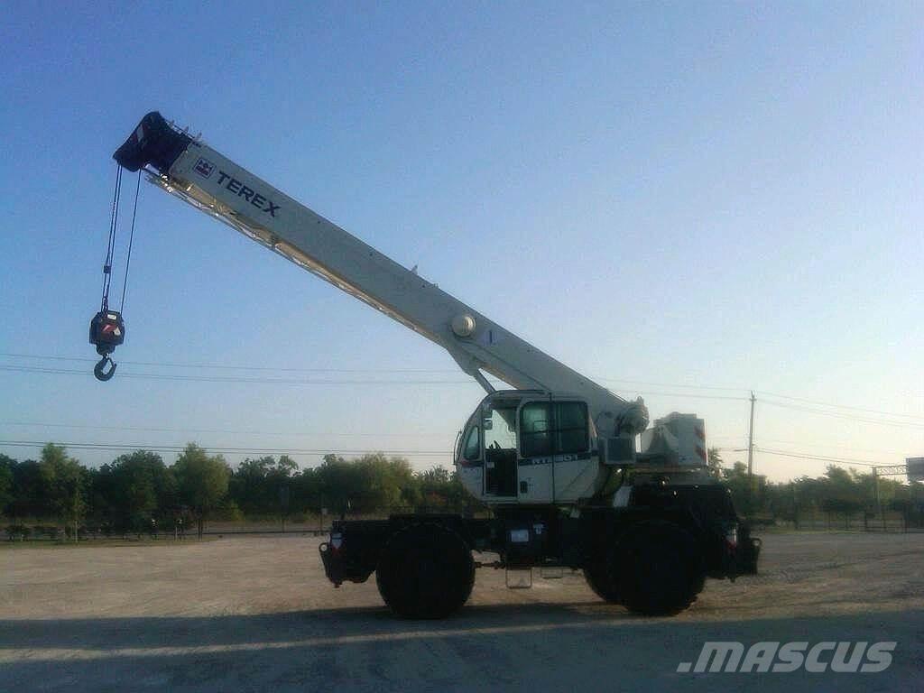 Terex RT230-1 ラフテレーンクレーン