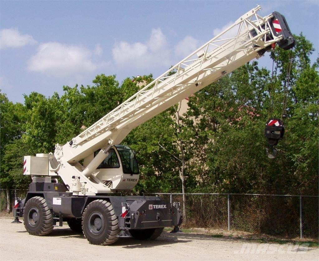 Terex RT230-2 ラフテレーンクレーン