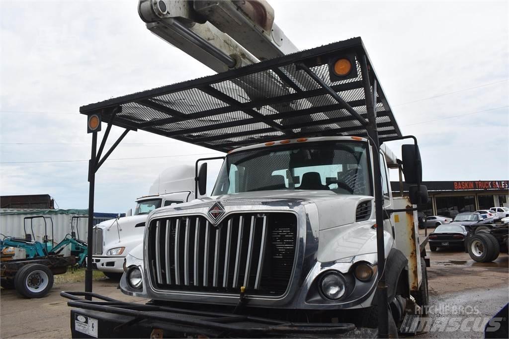 Terex XT PRO 60 トラック高所作業車