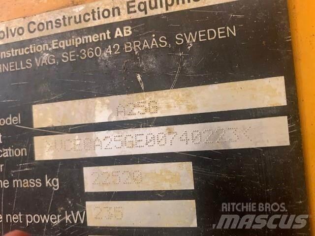 Volvo A25G 給水車