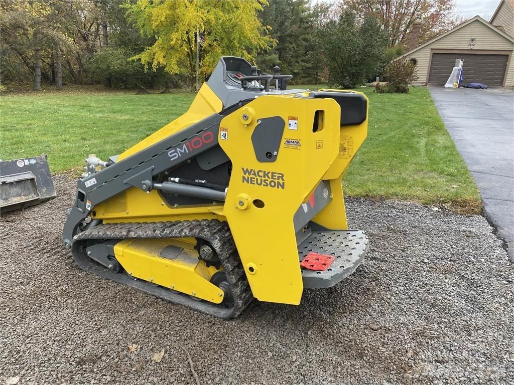 Wacker Neuson SM100 スキッドステアローダー
