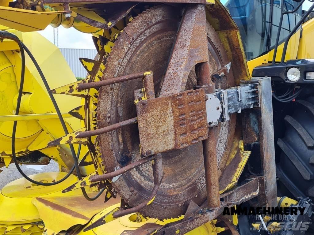 New Holland FR 600 自走式フォレージハーベスター