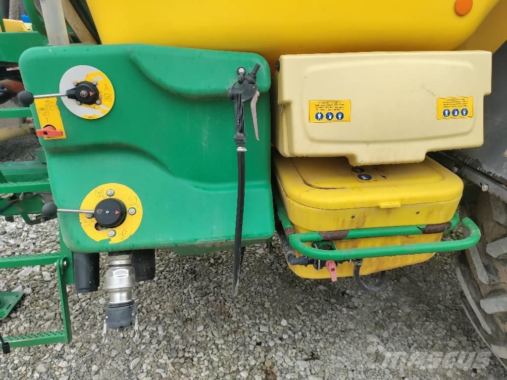 John Deere 740 i 牽引型スプレイヤー