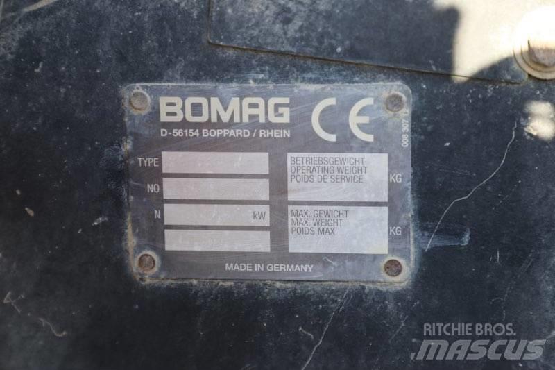 Bomag BW 225 D-3 タンデムローラ