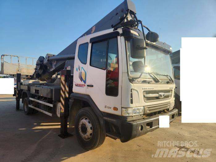 Horyong SKY 450 トラック高所作業車