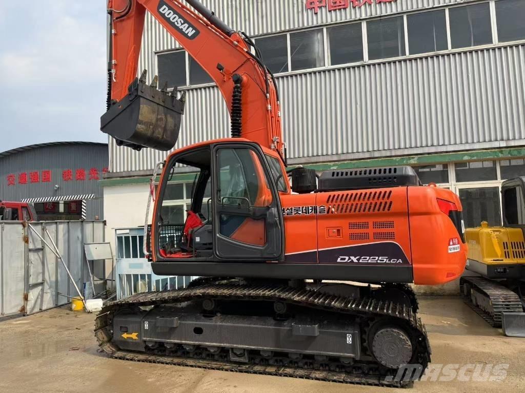 Doosan DX 225 LCA 大型油圧ショベル12t以上（パワーショベル・ユンボ）