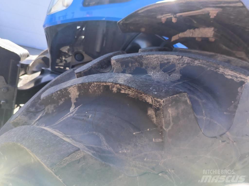 New Holland T 7.260 トラクター