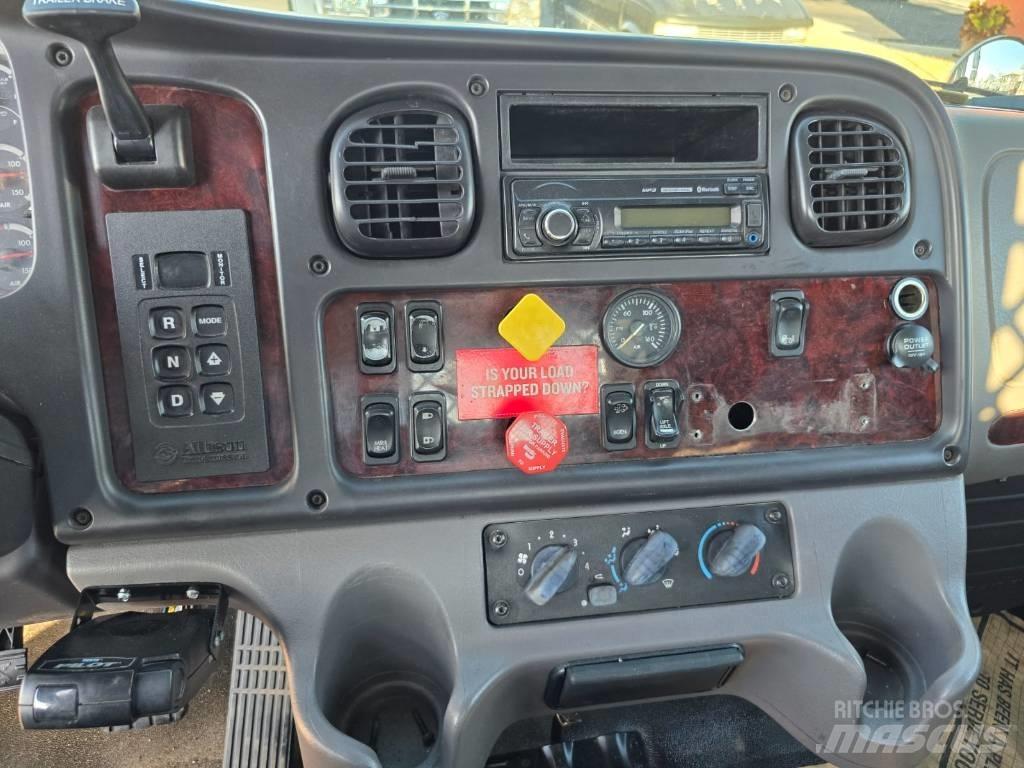 Freightliner M2 106 平ボディー
