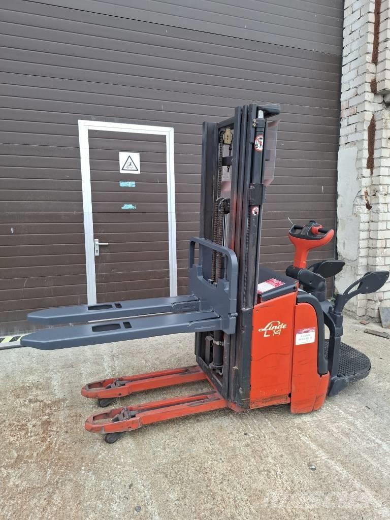 Linde L 14 AP 自走式スタッカー