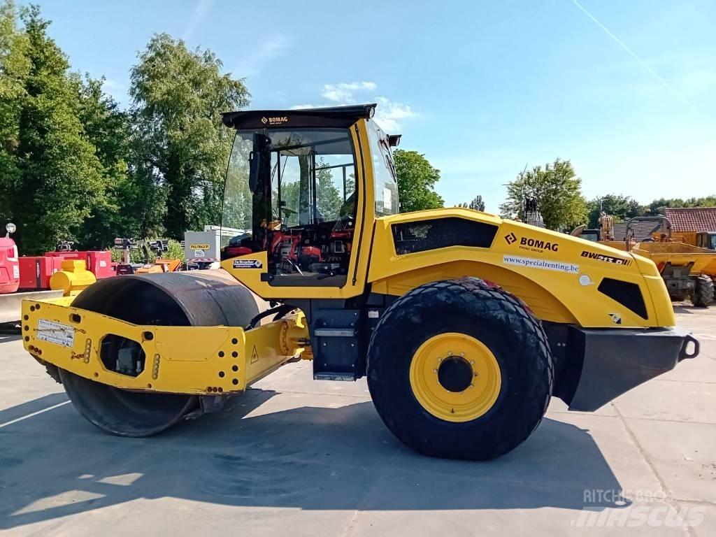 Bomag BW 213 D-5 ソイルコンパクター