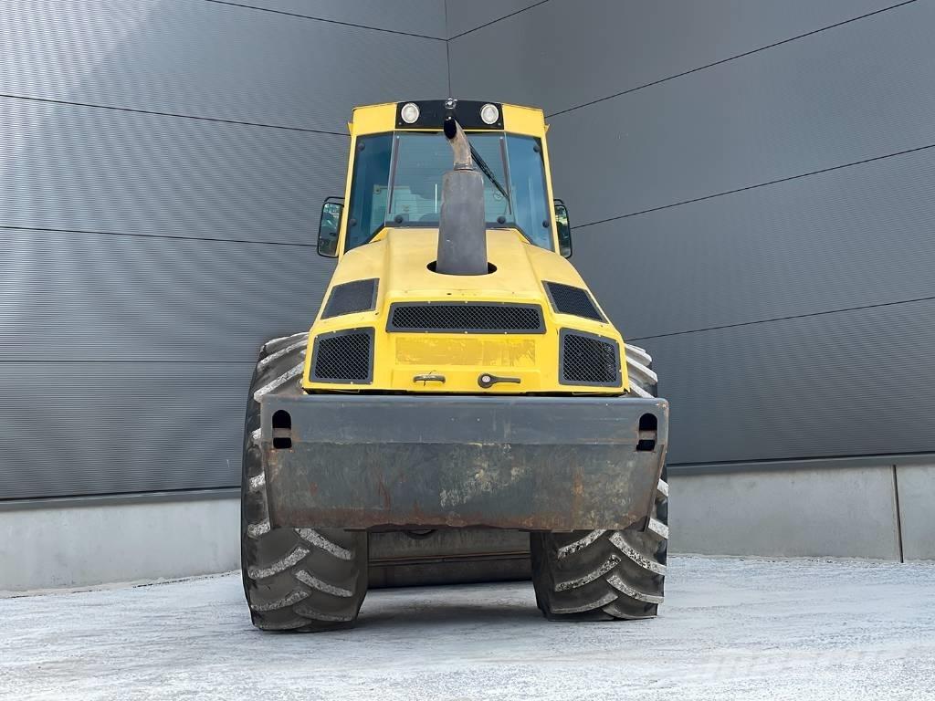 Bomag BW 213 DH-4 振動ローラ